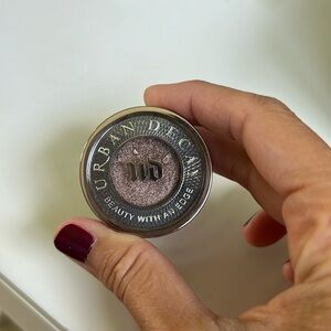 Urban decay “ydk” eyeshadow